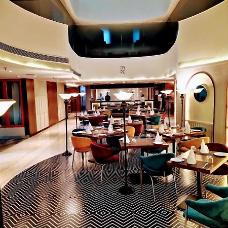 נוידה Hyphen Business Hotel מראה חיצוני תמונה