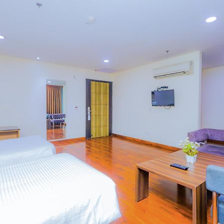 נוידה Hyphen Business Hotel מראה חיצוני תמונה