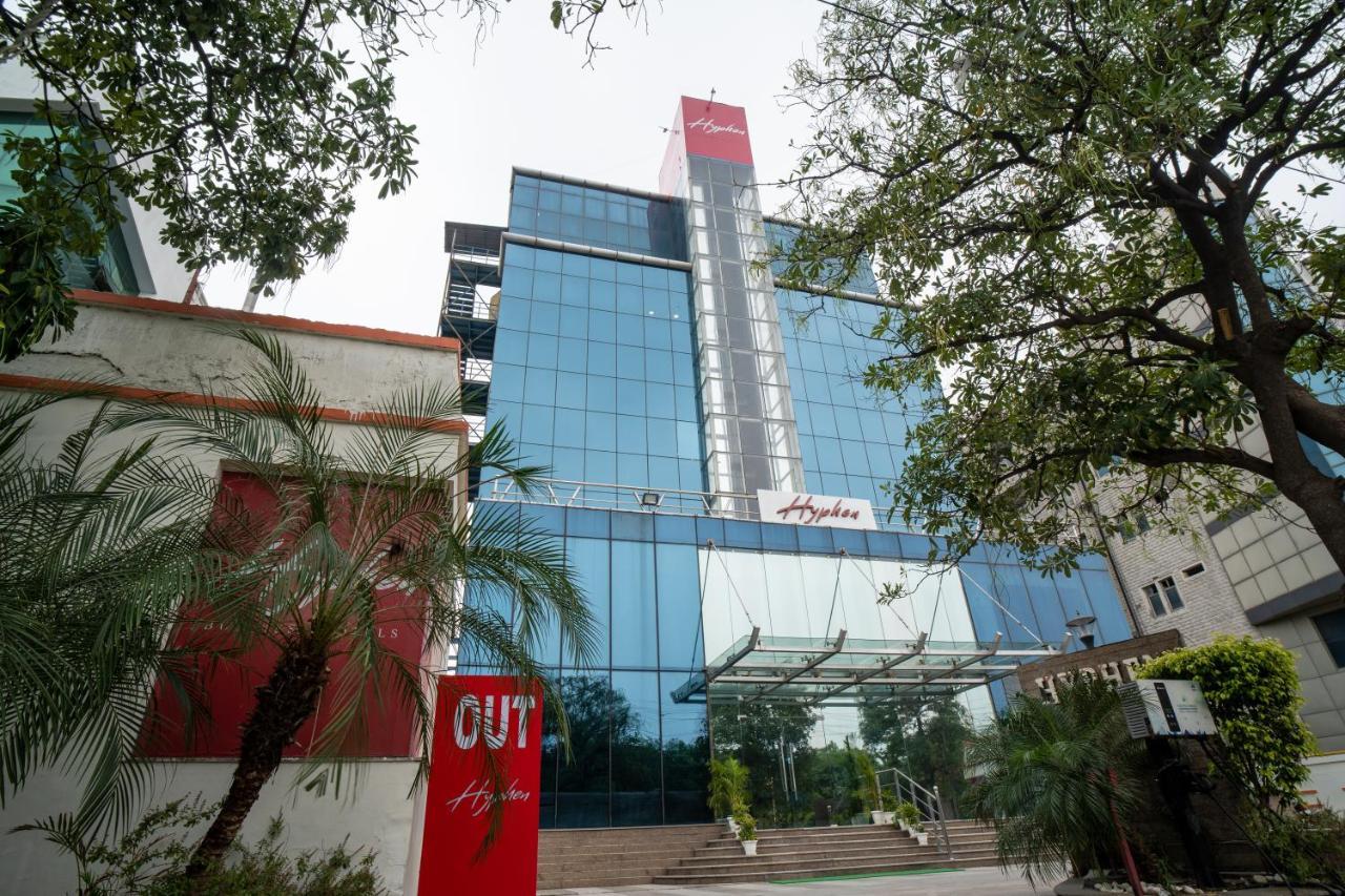 נוידה Hyphen Business Hotel מראה חיצוני תמונה