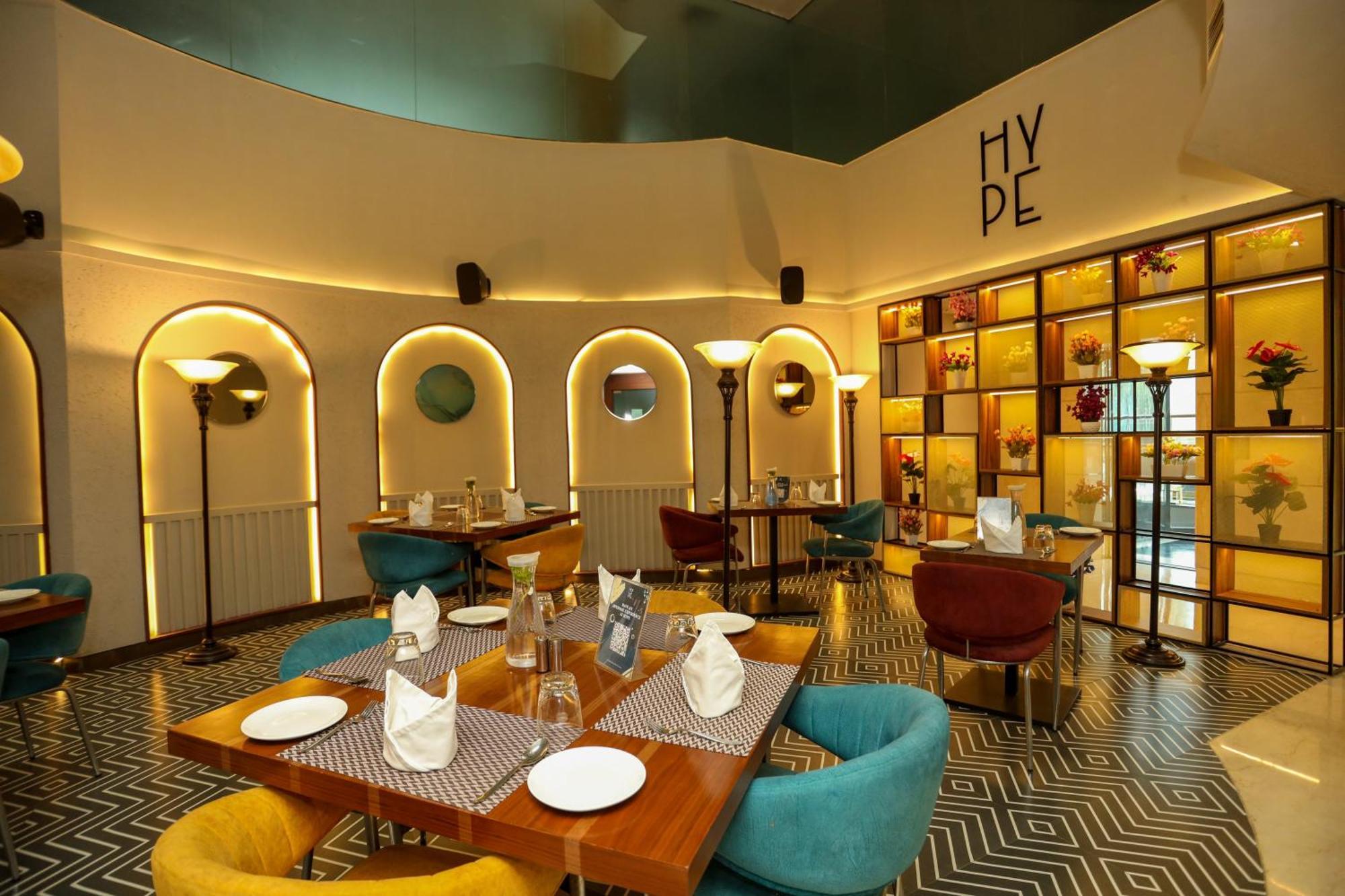 נוידה Hyphen Business Hotel מראה חיצוני תמונה