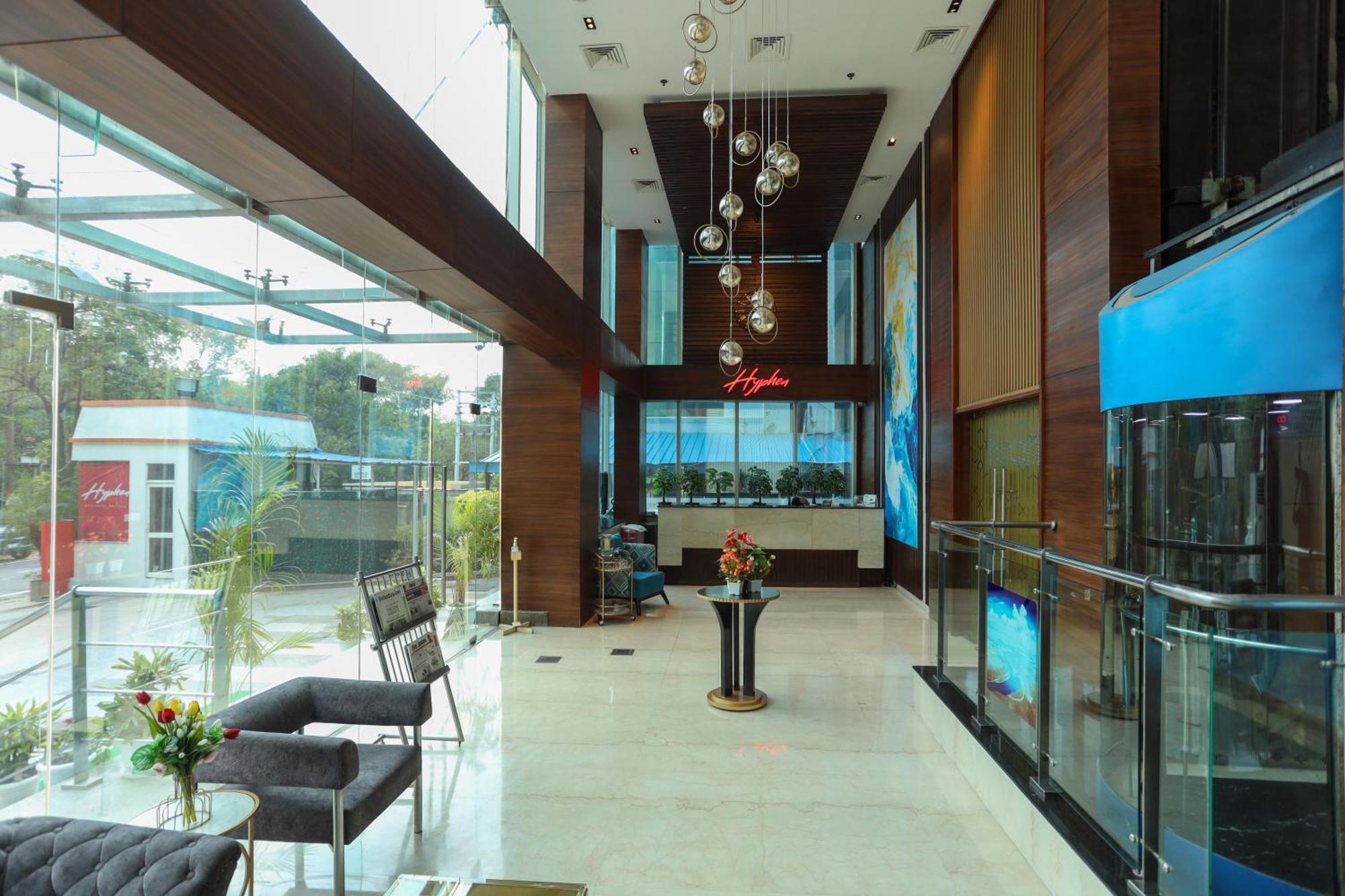 נוידה Hyphen Business Hotel מראה חיצוני תמונה