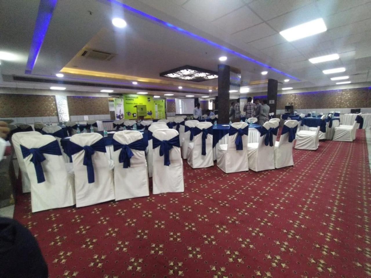 נוידה Hyphen Business Hotel מראה חיצוני תמונה