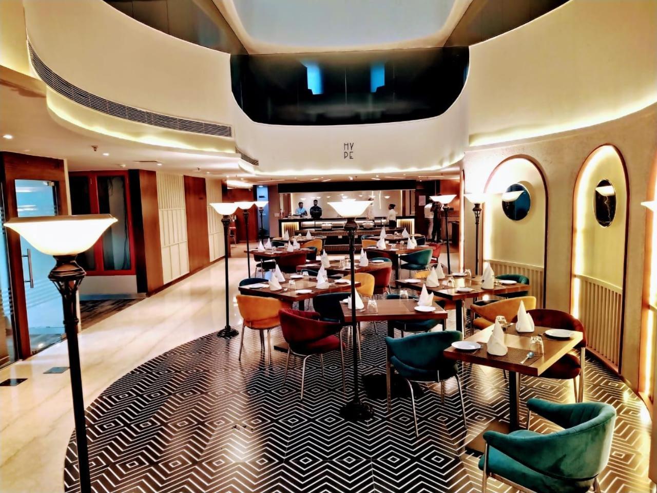 נוידה Hyphen Business Hotel מראה חיצוני תמונה