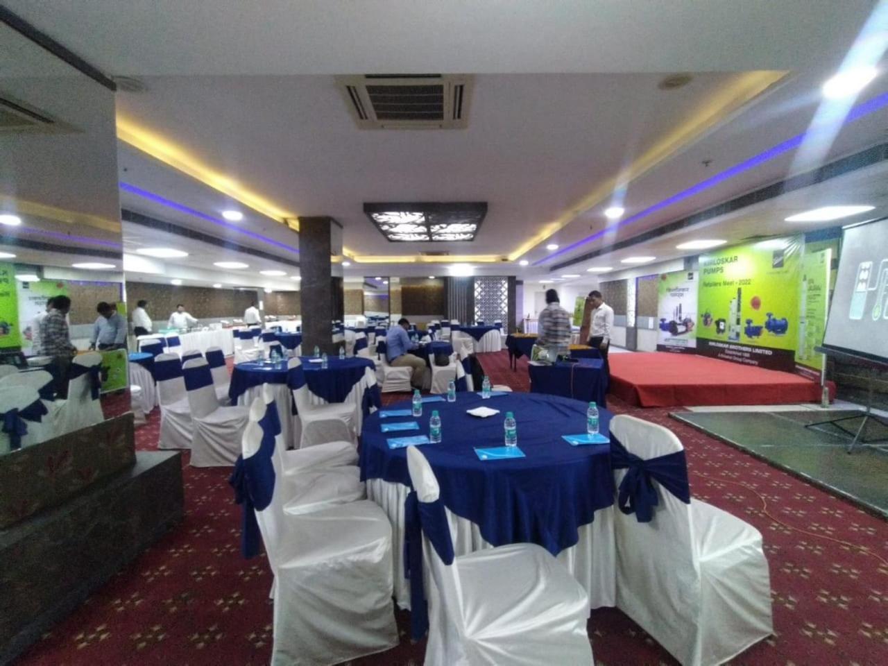 נוידה Hyphen Business Hotel מראה חיצוני תמונה