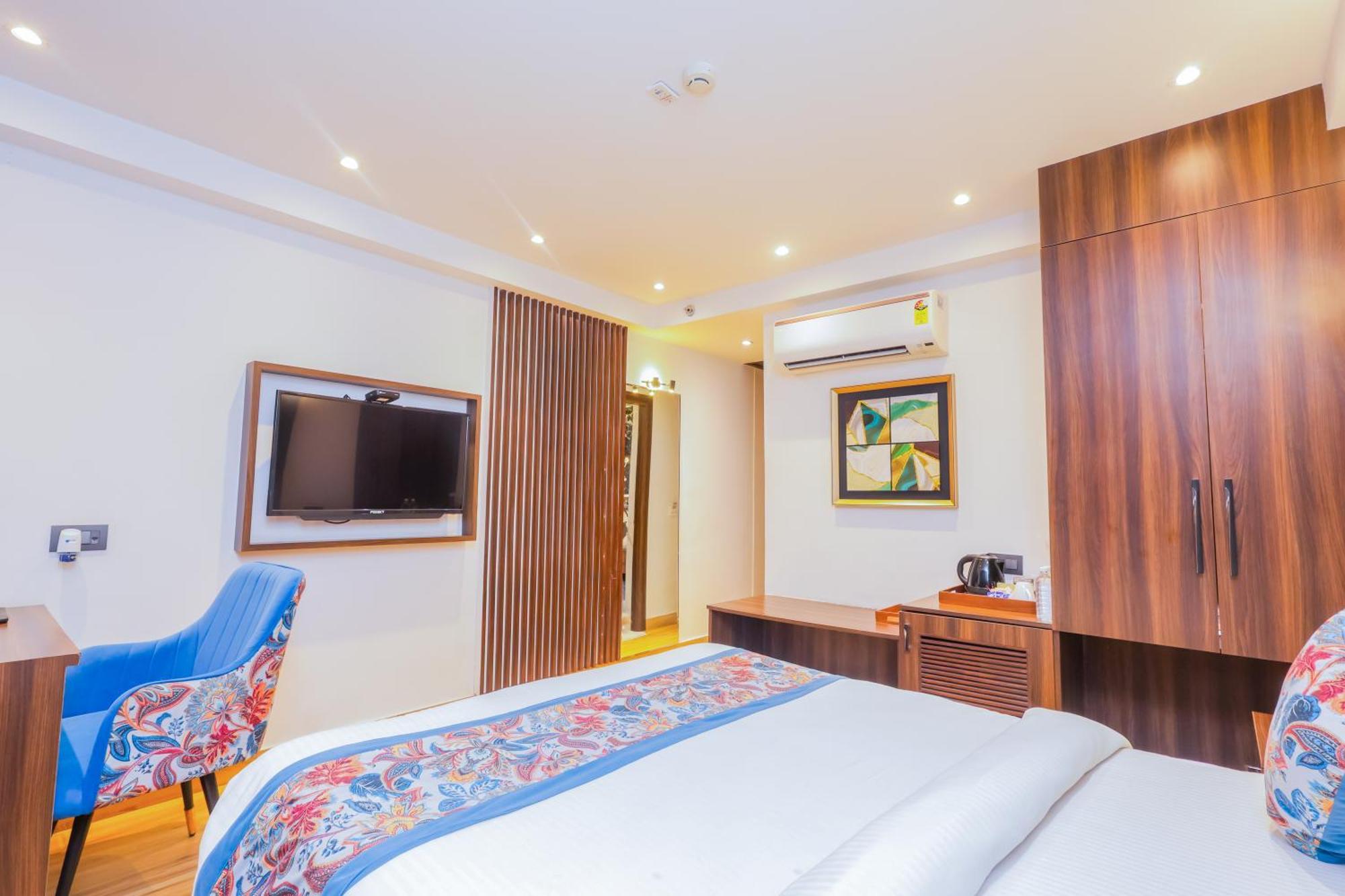 נוידה Hyphen Business Hotel מראה חיצוני תמונה