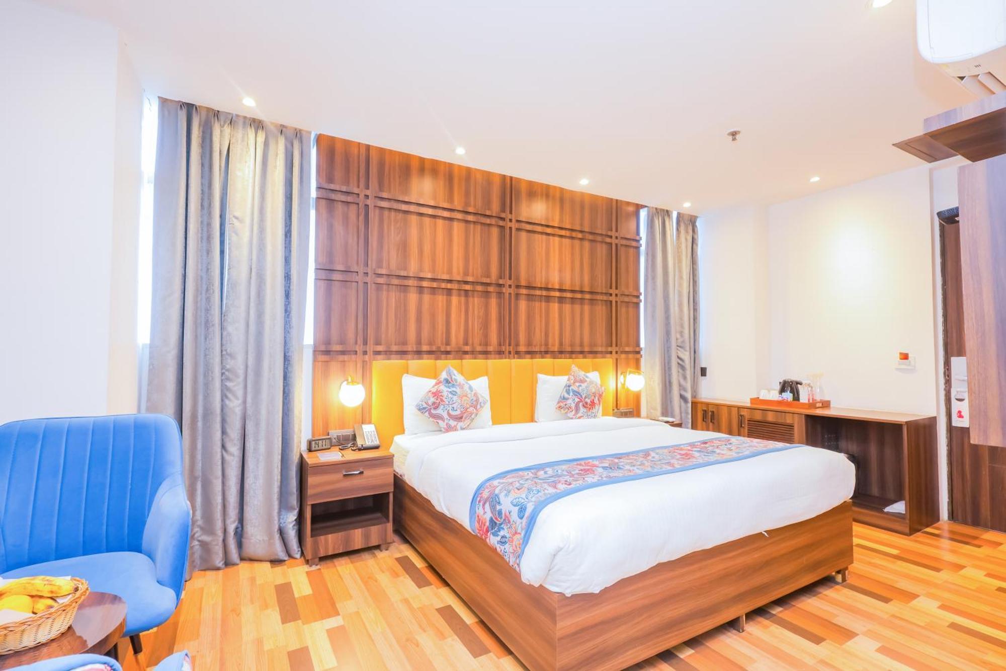 נוידה Hyphen Business Hotel מראה חיצוני תמונה