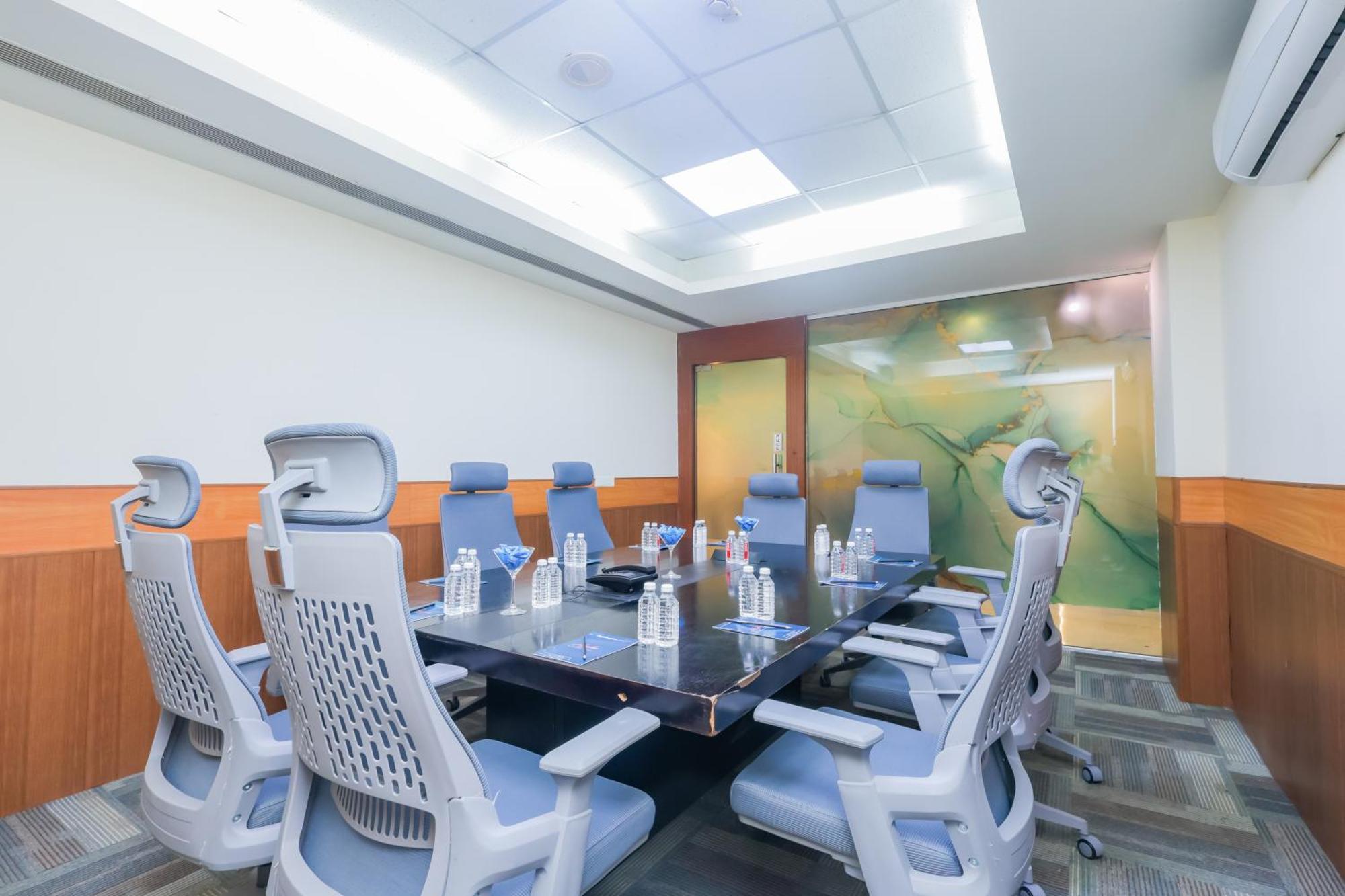נוידה Hyphen Business Hotel מראה חיצוני תמונה