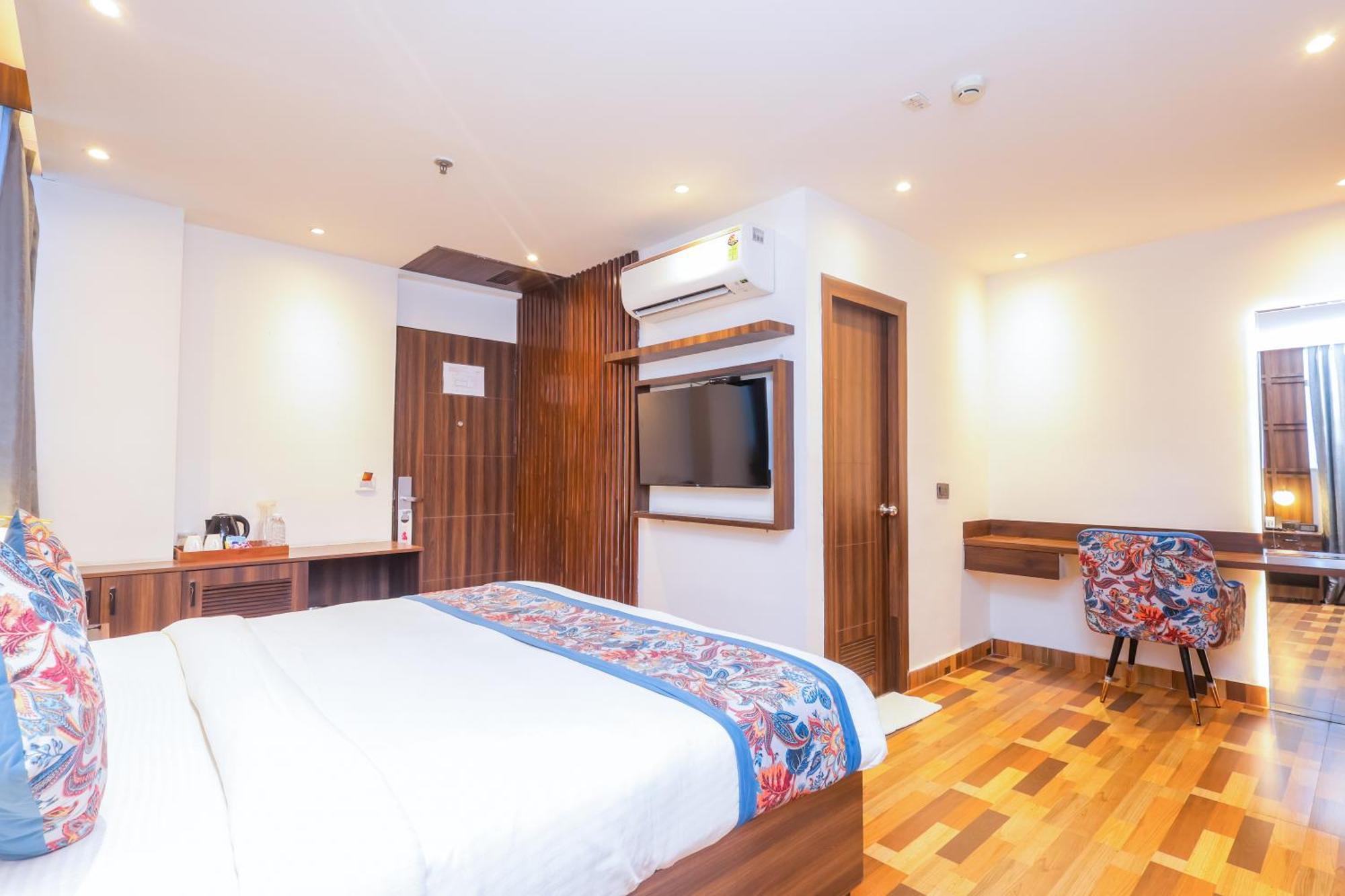 נוידה Hyphen Business Hotel מראה חיצוני תמונה