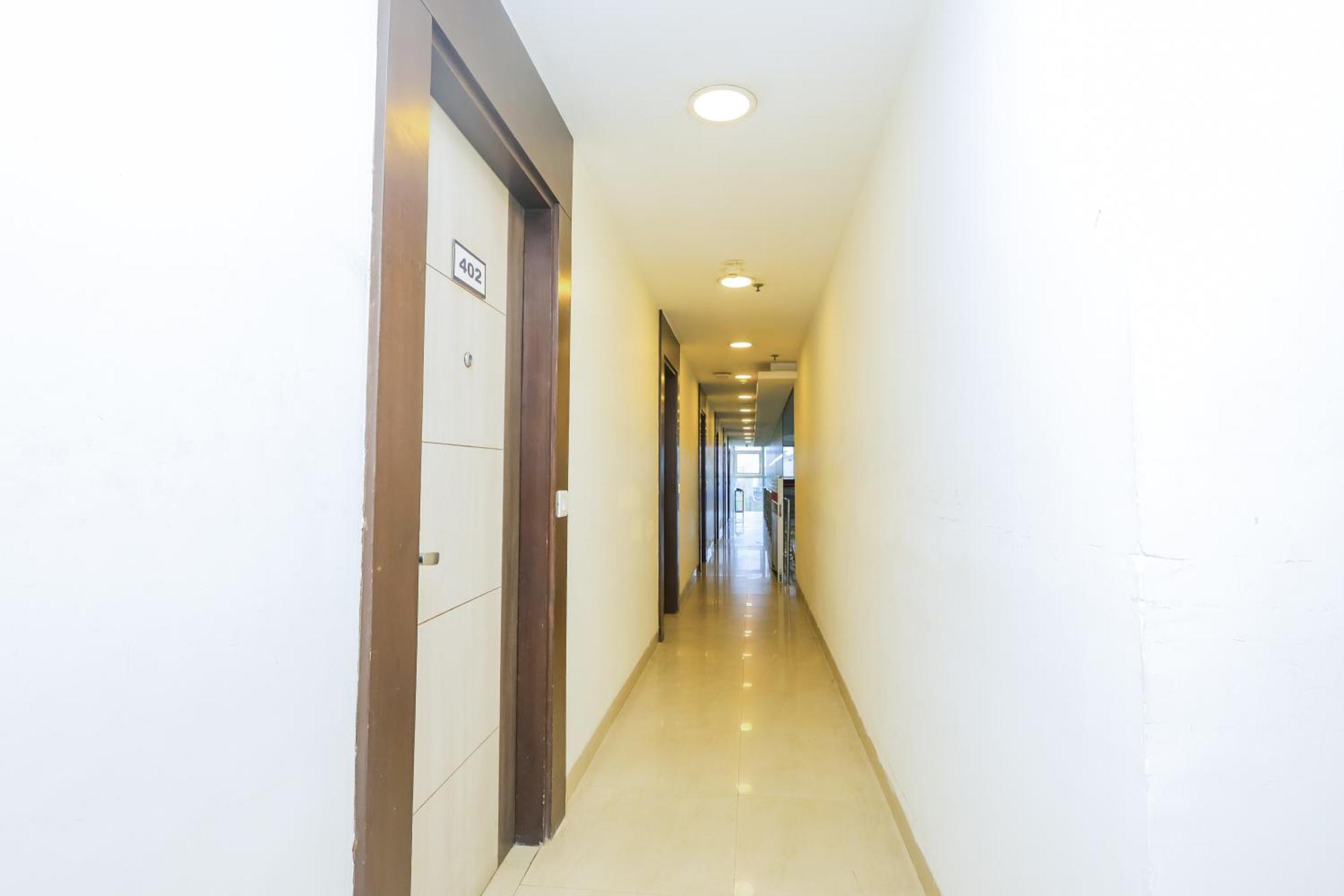 נוידה Hyphen Business Hotel מראה חיצוני תמונה