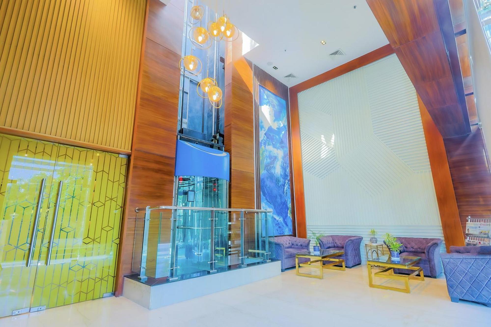 נוידה Hyphen Business Hotel מראה חיצוני תמונה
