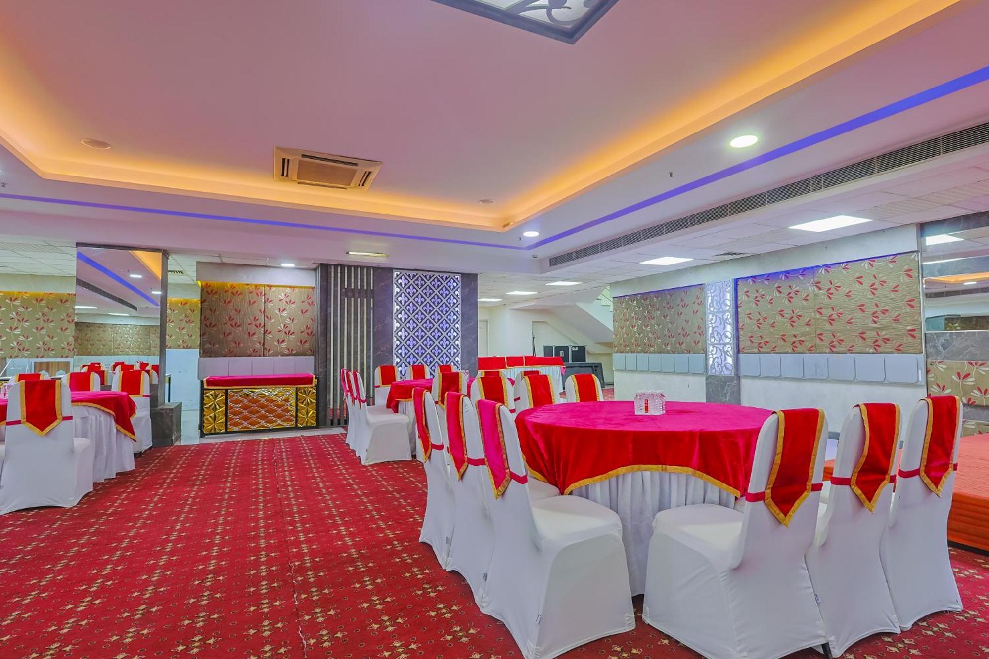 נוידה Hyphen Business Hotel מראה חיצוני תמונה
