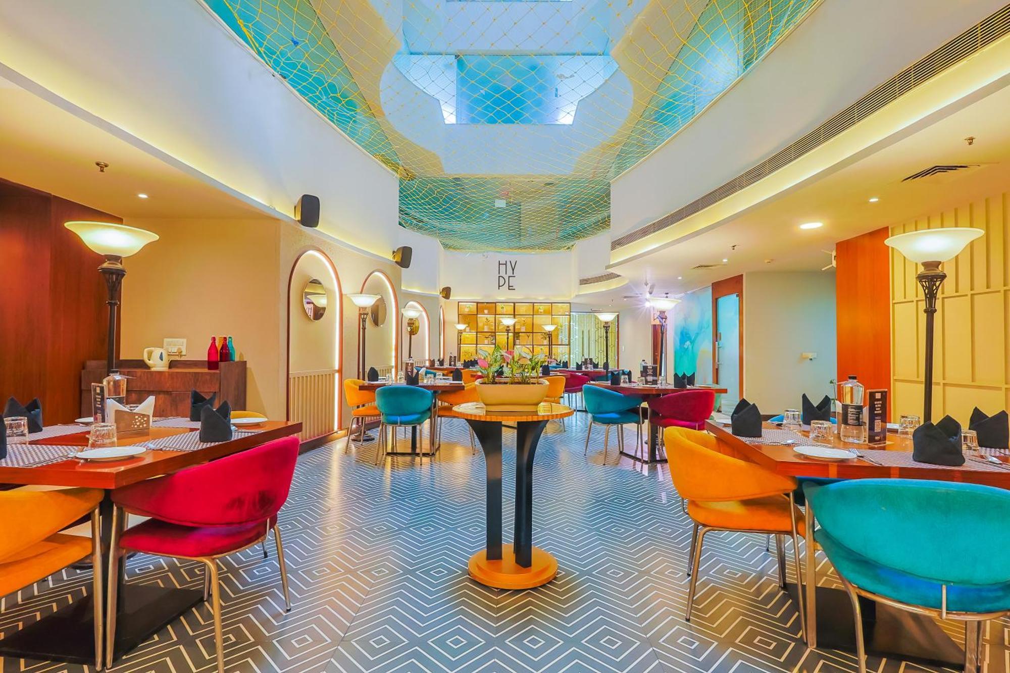 נוידה Hyphen Business Hotel מראה חיצוני תמונה