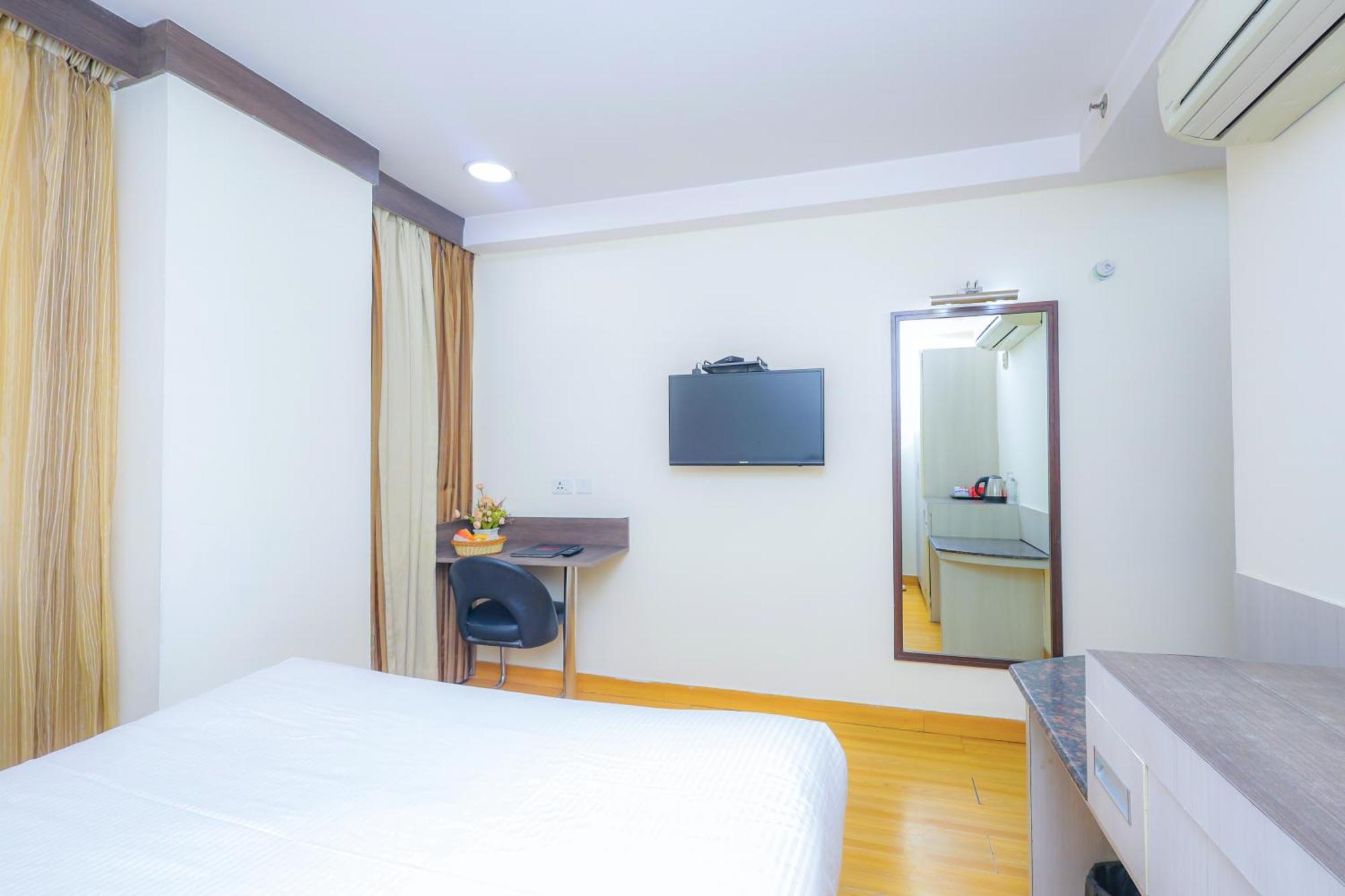 נוידה Hyphen Business Hotel מראה חיצוני תמונה