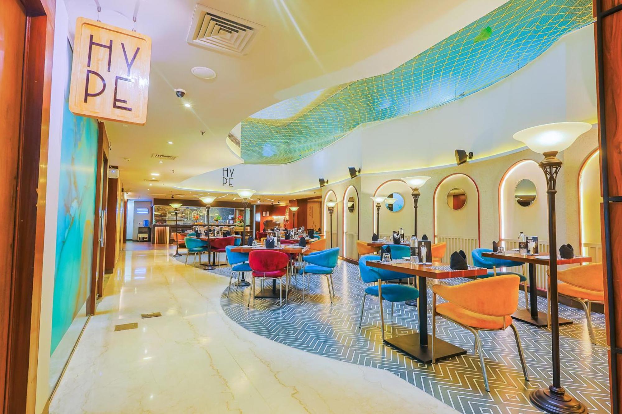 נוידה Hyphen Business Hotel מראה חיצוני תמונה