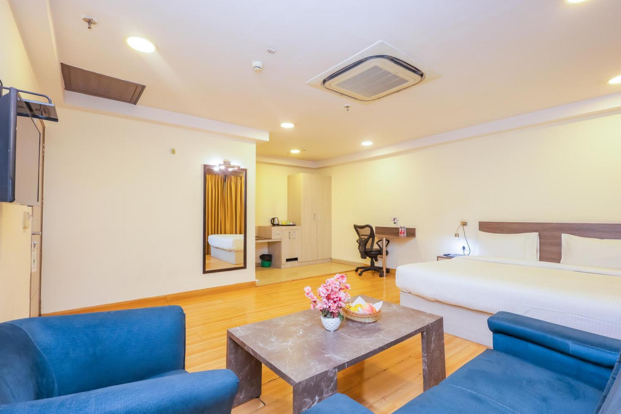נוידה Hyphen Business Hotel מראה חיצוני תמונה