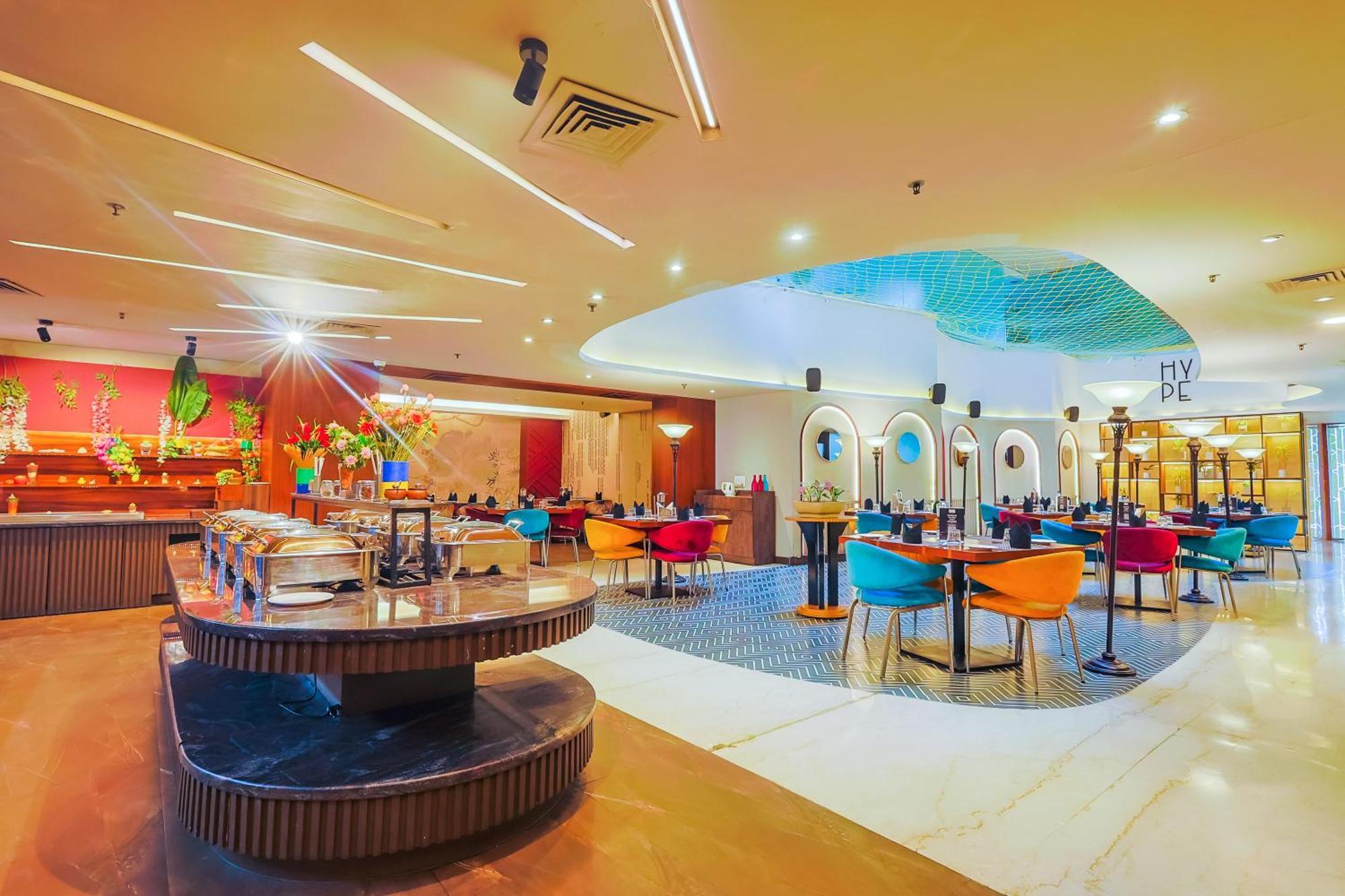 נוידה Hyphen Business Hotel מראה חיצוני תמונה