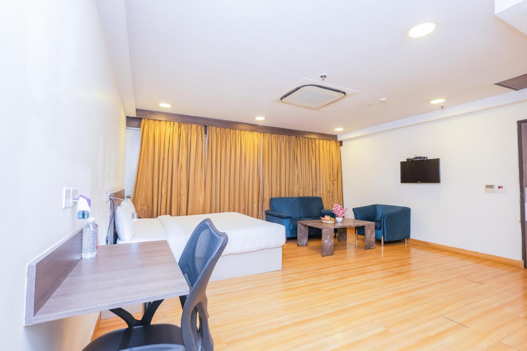 נוידה Hyphen Business Hotel מראה חיצוני תמונה