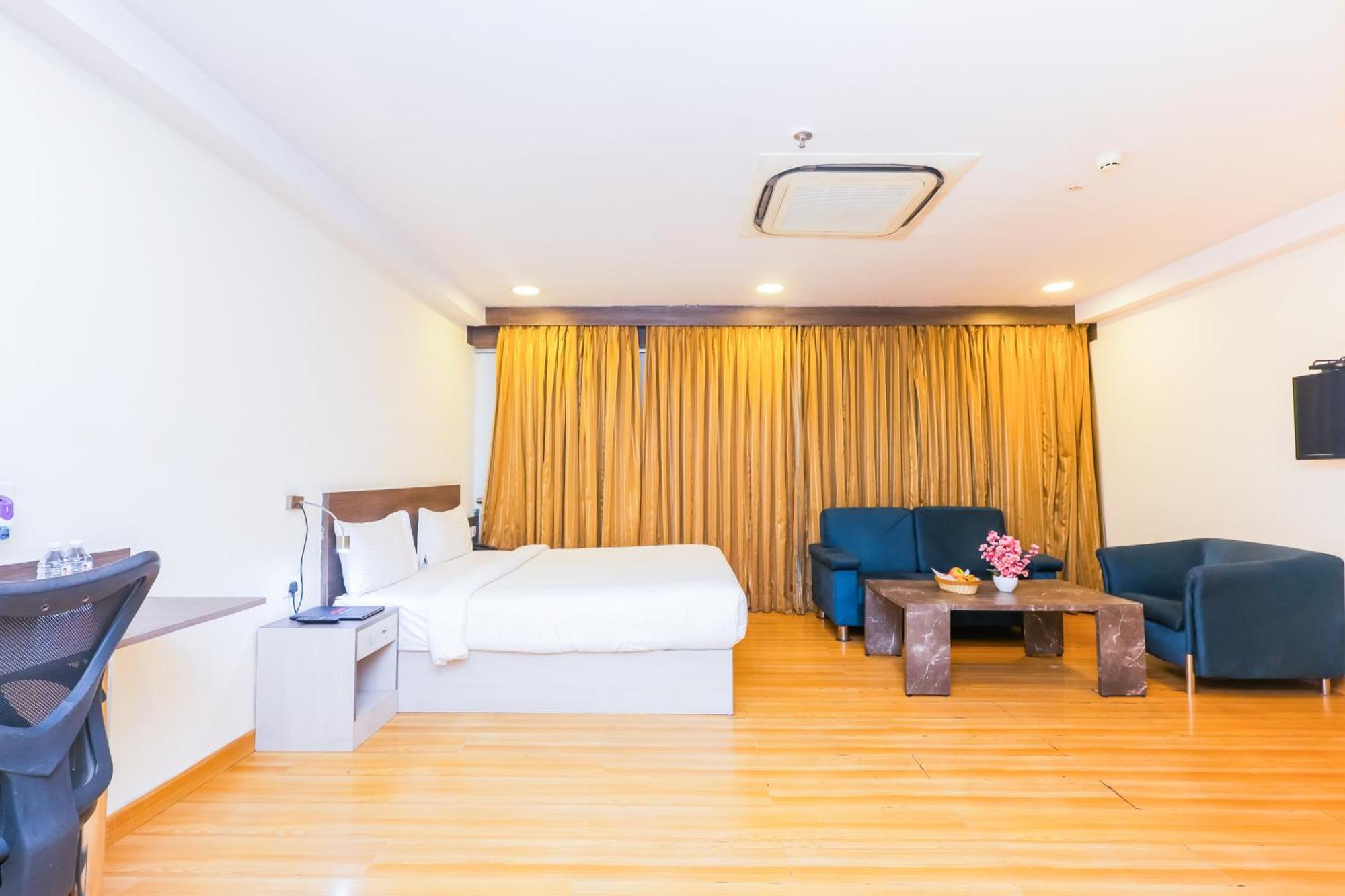 נוידה Hyphen Business Hotel מראה חיצוני תמונה